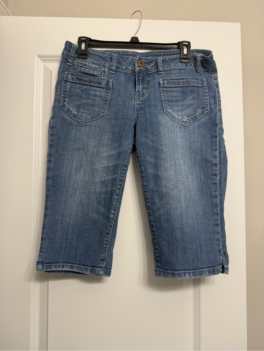 American Eagle Outfitters Light Blue Denim Capris